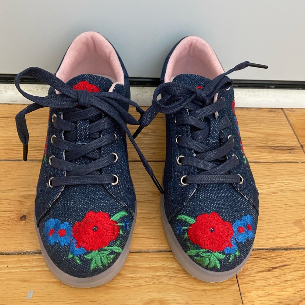 Kyra Light Up Shoes - Picture 5 of 5